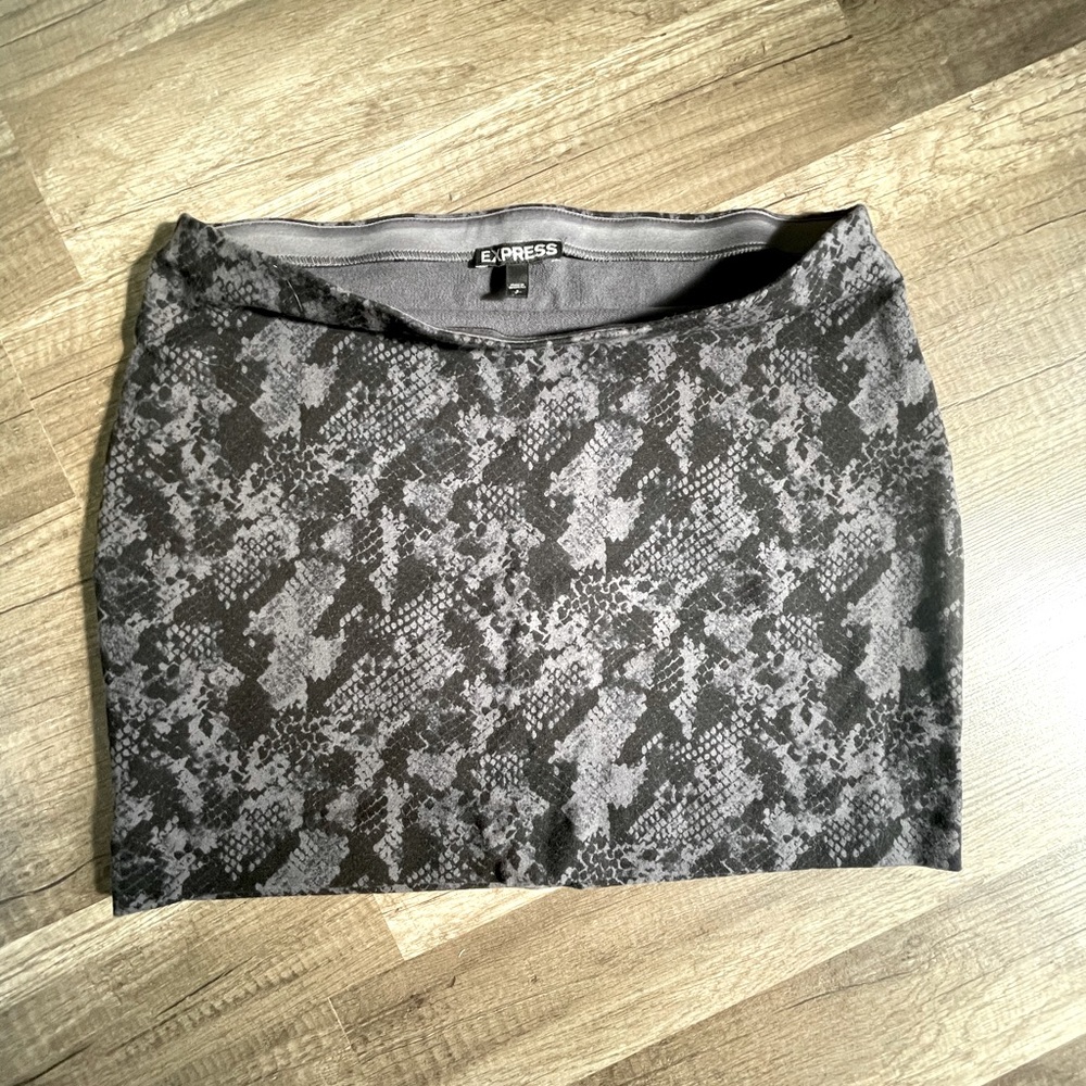 Express skirt, size small